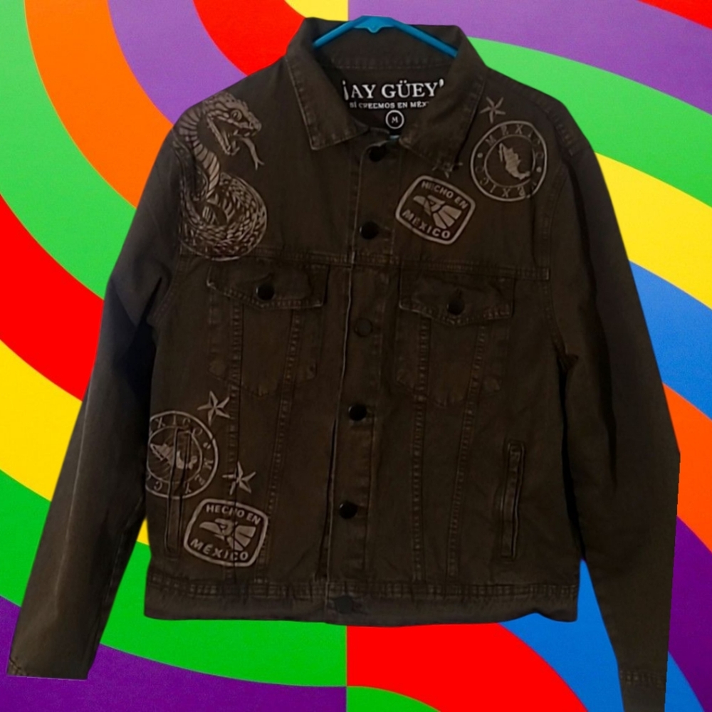 Chamarra De Mezclilla Con Estampado Laser